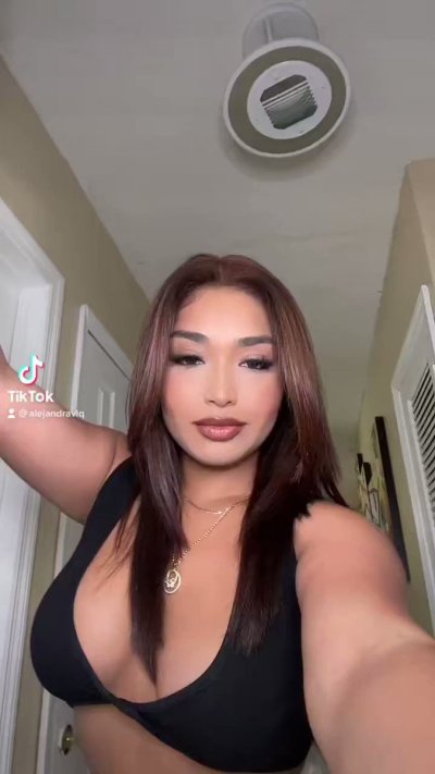 Watch itschyna's leaked NSFW video on TwXstars