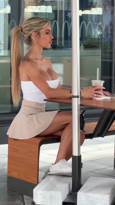 Watch Autumn Blair 's leaked NSFW video on TwXstars