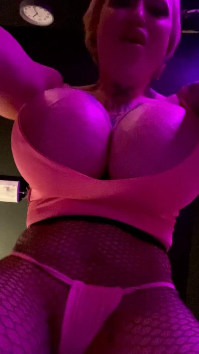 Watch Mrs_Koriste's leaked NSFW video on TwXstars