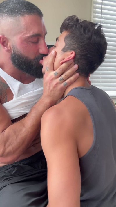 Watch Sharok's leaked NSFW video on TwXstars