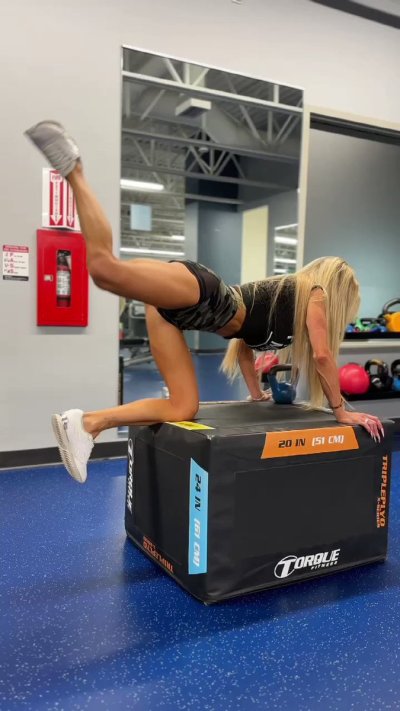 Watch Autumn Blair 's leaked NSFW video on TwXstars