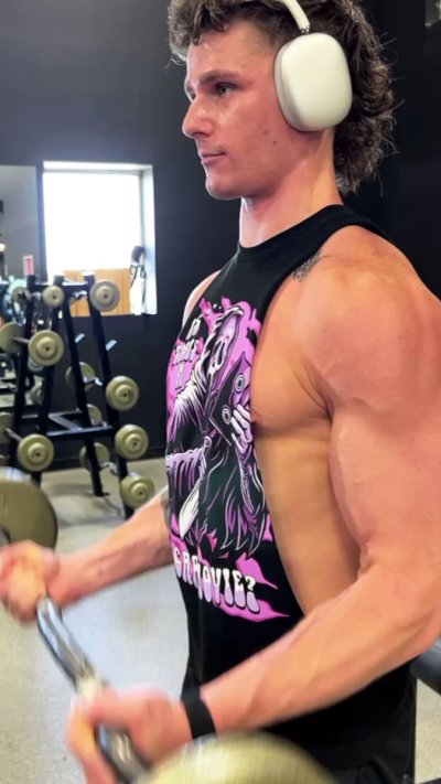 Watch Travis's leaked NSFW video on TwXstars