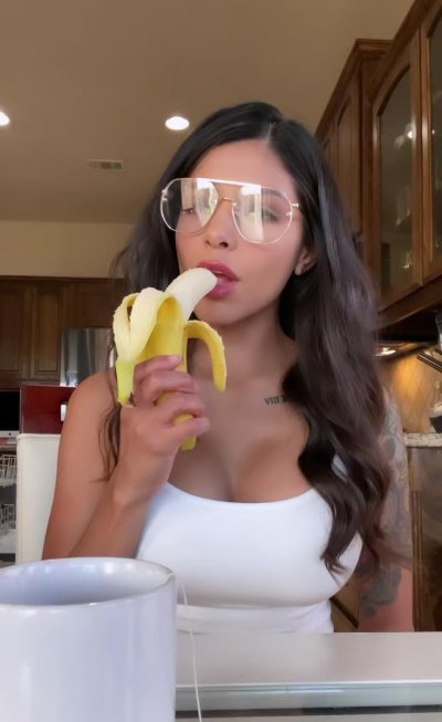 Watch Skyler Lo's leaked NSFW video on TwXstars