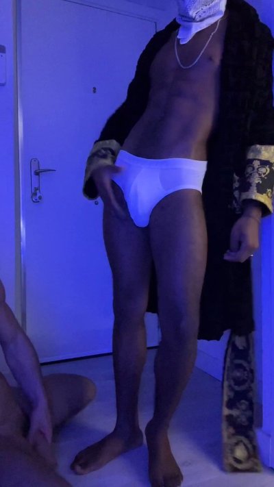 Watch Allen King's leaked NSFW video on TwXstars