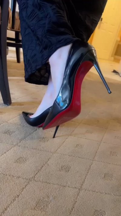 Watch TaraGenx's leaked NSFW video on TwXstars