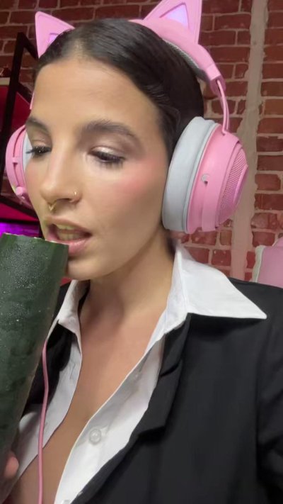 Watch lasirena69's leaked NSFW video on TwXstars