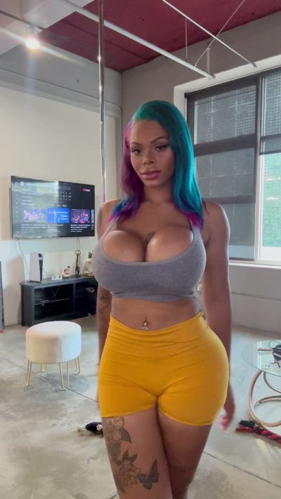 Watch Halle Hayes's leaked NSFW video on TwXstars