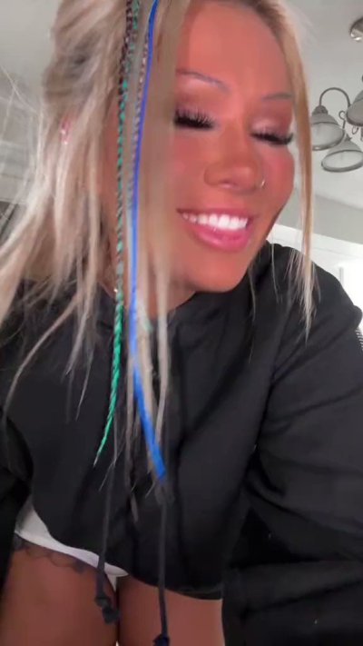 Watch ᗷᗩ𝗂ᒪ𝖤Y♡︎'s leaked NSFW video on TwXstars