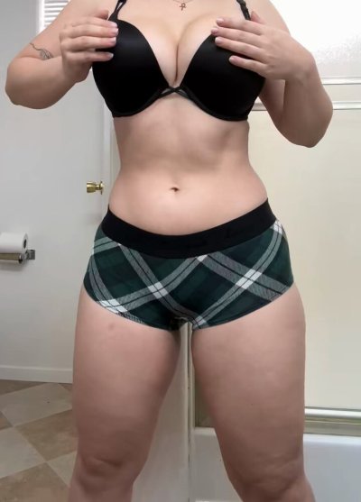 Watch Reb's leaked NSFW video on TwXstars