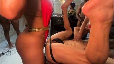 Watch QueenRayallaFree's leaked NSFW video on TwXstars