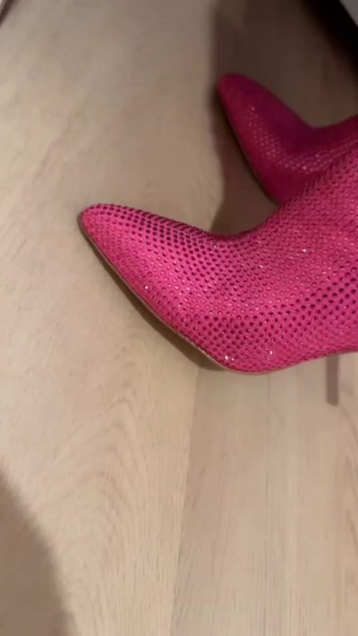 Watch TaraGenx's leaked NSFW video on TwXstars