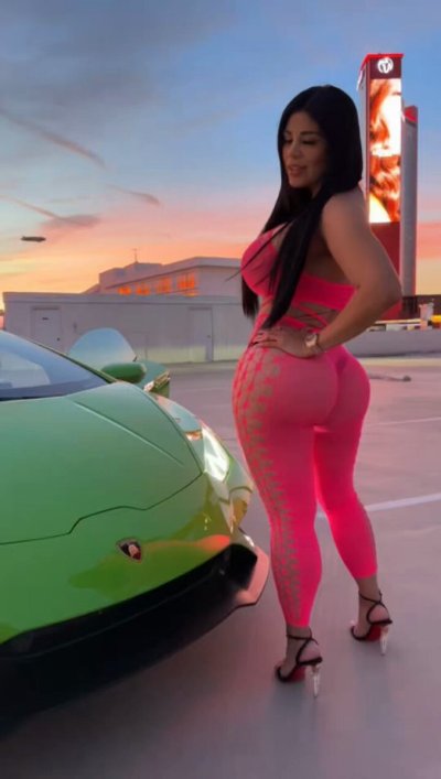 Watch VianeyFrias's leaked NSFW video on TwXstars