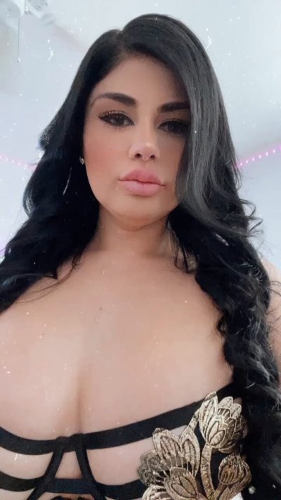 Watch VianeyFrias's leaked NSFW video on TwXstars