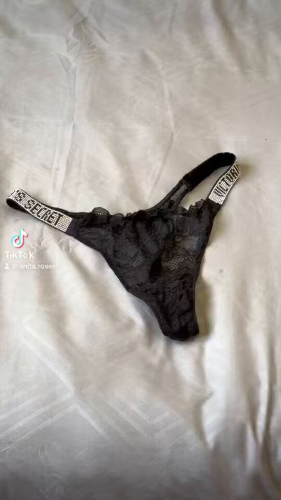 Watch Anita Rover Officiel.'s leaked NSFW video on TwXstars