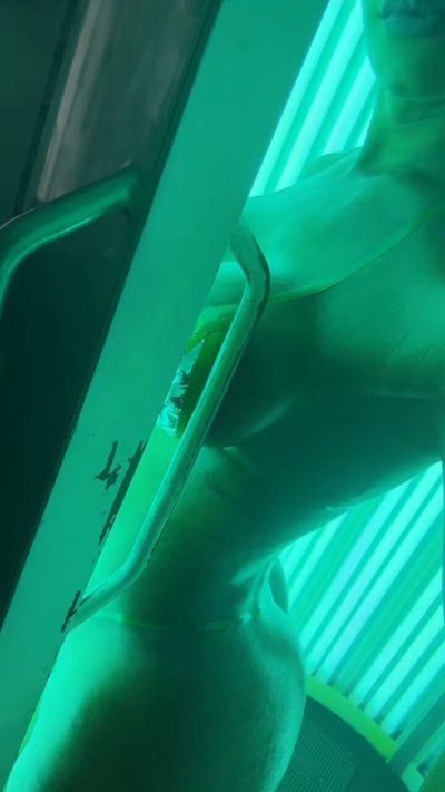 Watch QueenRayallaFree's leaked NSFW video on TwXstars