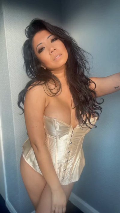 Watch ChrissieWunna's leaked NSFW video on TwXstars