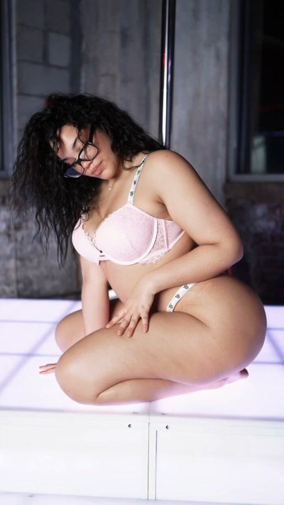 Watch GOLDDIMESINC LLC's leaked NSFW video on TwXstars