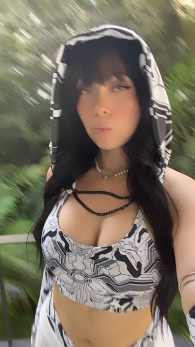 Watch cyber gf's leaked NSFW video on TwXstars