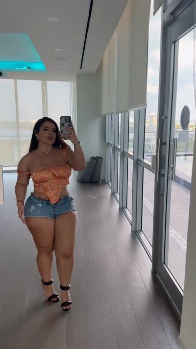 Watch vicky2freaky's leaked NSFW video on TwXstars