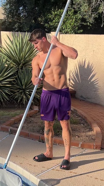 Watch Zac's leaked NSFW video on TwXstars