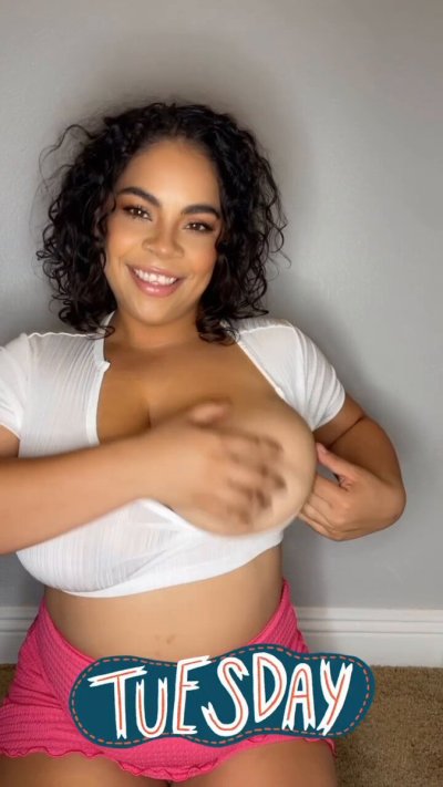 Watch AriaSinsXxX (DM 4 FaceTimes)'s leaked NSFW video on TwXstars