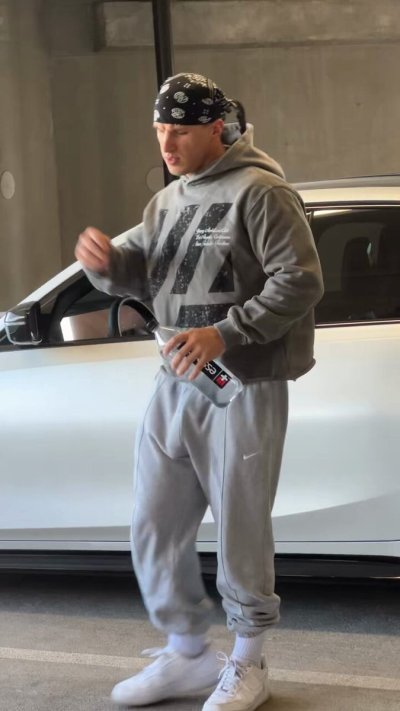 Watch Zac's leaked NSFW video on TwXstars