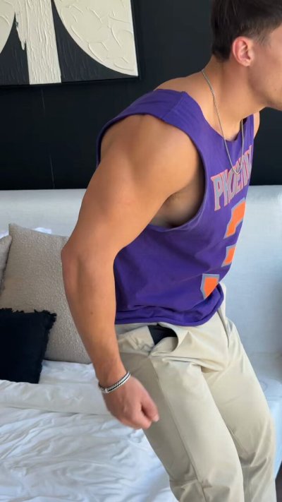 Watch Zac's leaked NSFW video on TwXstars