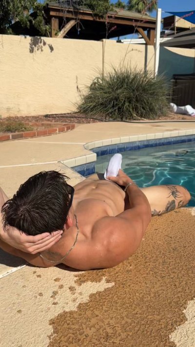 Watch Zac's leaked NSFW video on TwXstars