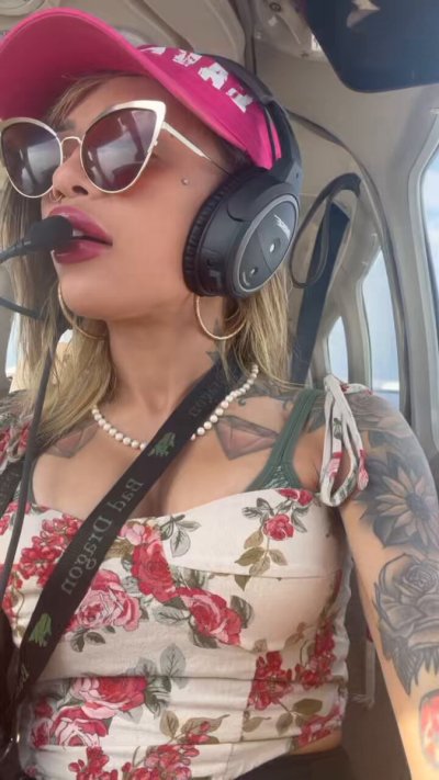 Watch Holly Hendrix™️'s leaked NSFW video on TwXstars