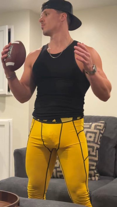 Watch Zac's leaked NSFW video on TwXstars