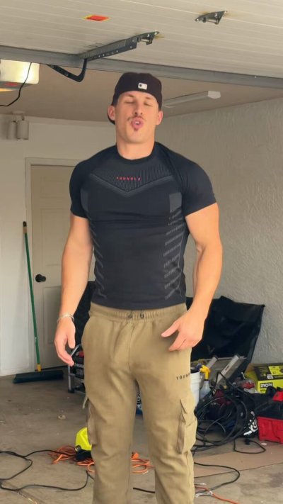 Watch Zac's leaked NSFW video on TwXstars