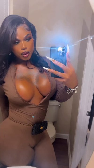 Watch MS. TS INDIA FROST ❄️❄️❄️'s leaked NSFW video on TwXstars