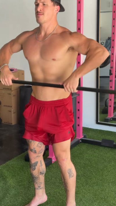 Watch Zac's leaked NSFW video on TwXstars