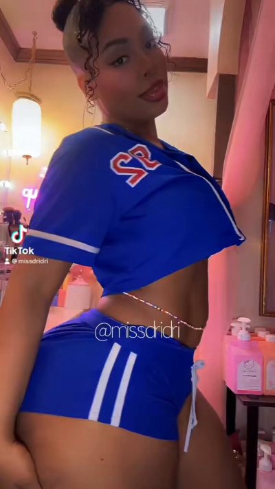 Watch Missdridri's leaked NSFW video on TwXstars
