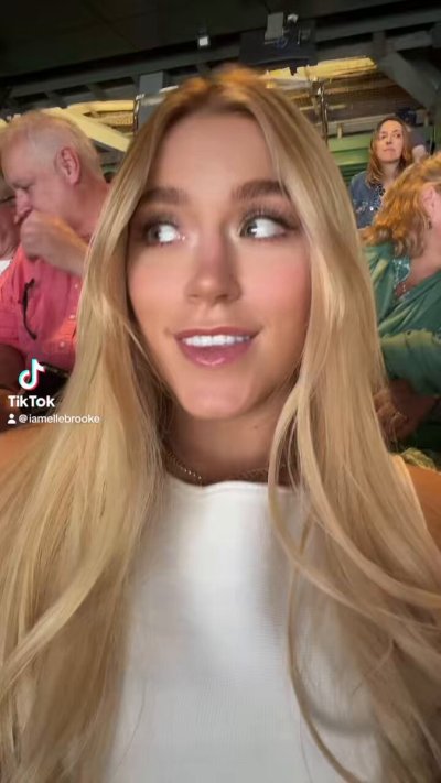 Watch Elle Brooke's leaked NSFW video on TwXstars