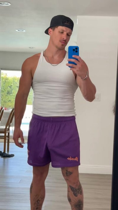 Watch Zac's leaked NSFW video on TwXstars