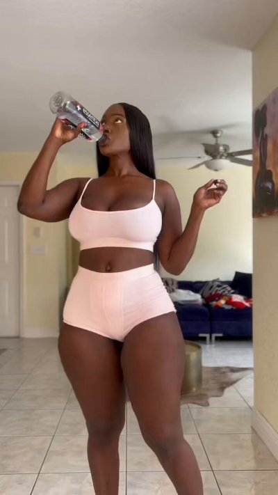 Watch TheTeresaLavae's leaked NSFW video on TwXstars