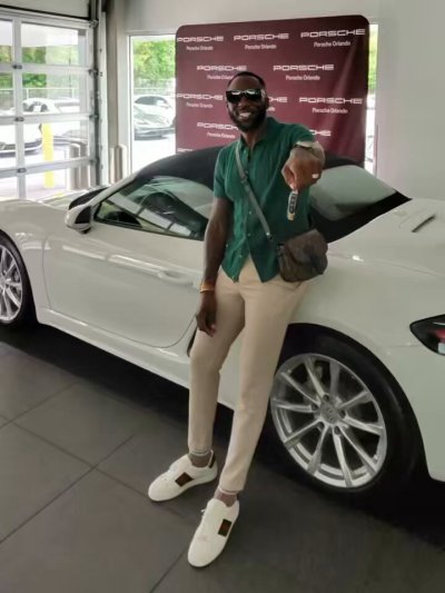 Watch Just Jeromie's leaked NSFW video on TwXstars