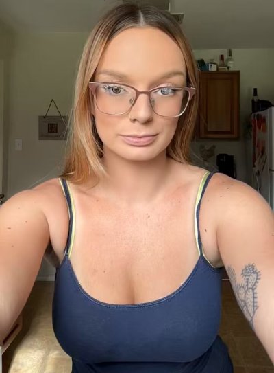 Watch 𝙿𝙸𝚇𝙰𝚁 𝙼𝙾𝙼's leaked NSFW video on TwXstars