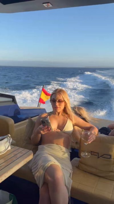 Watch Elle Brooke's leaked NSFW video on TwXstars