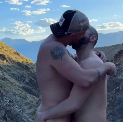 Watch Ryan & Chad's leaked NSFW video on TwXstars