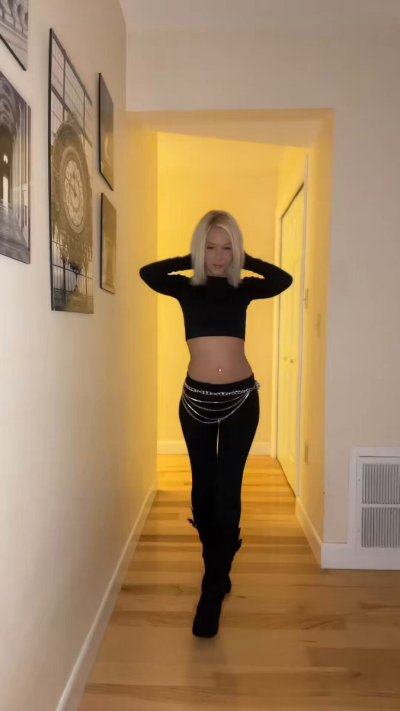 Watch OmgJessica's leaked NSFW video on TwXstars