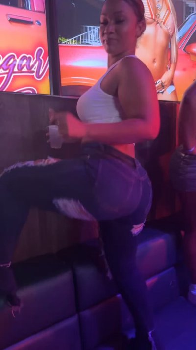 Watch little miss make it happen 💕🫧's leaked NSFW video on TwXstars