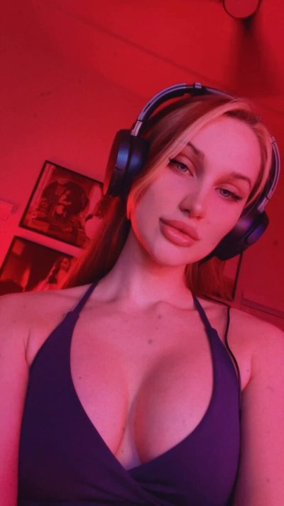 Watch Stefani Somers's leaked NSFW video on TwXstars