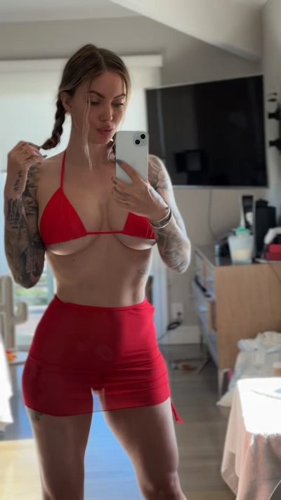 Watch Viking Barbie's leaked NSFW video on TwXstars