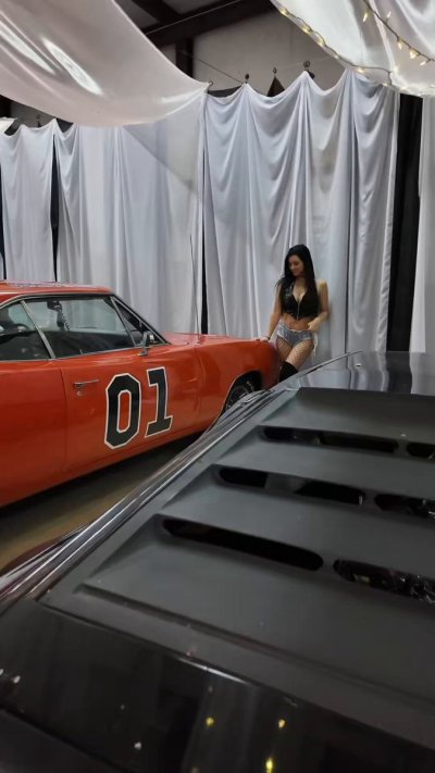 Watch Lucklessholly's leaked NSFW video on TwXstars