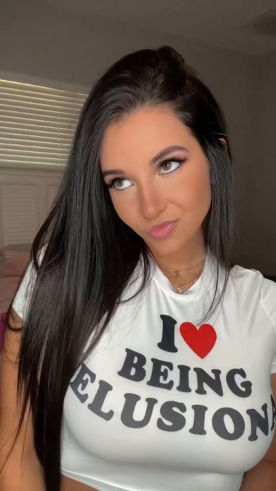 Watch Lucklessholly's leaked NSFW video on TwXstars