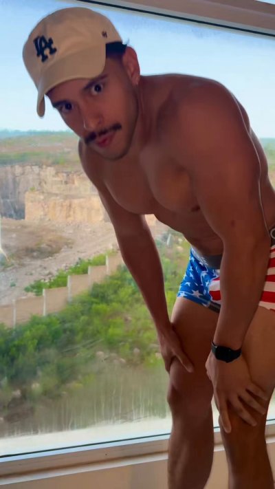 Watch Osvaldo Mireles 👨🏻's leaked NSFW video on TwXstars