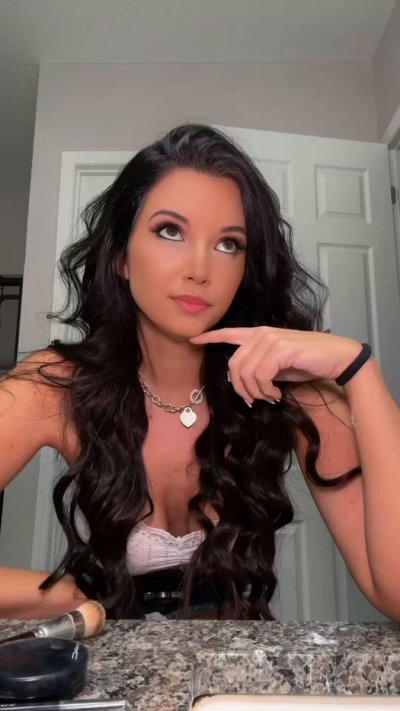 Watch Lucklessholly's leaked NSFW video on TwXstars