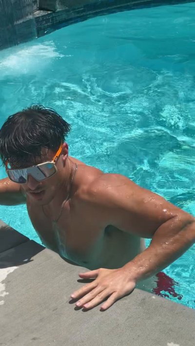 Watch Zac's leaked NSFW video on TwXstars